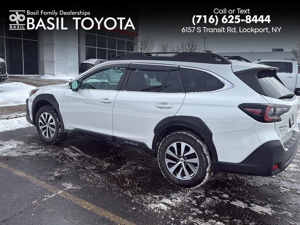 Used 2023 Subaru Outback Premium image 1