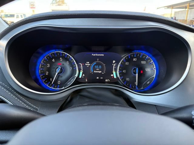 New 2026 Chrysler Pacifica Limited w/ Uconnect Theater Family Group FWD image 17
