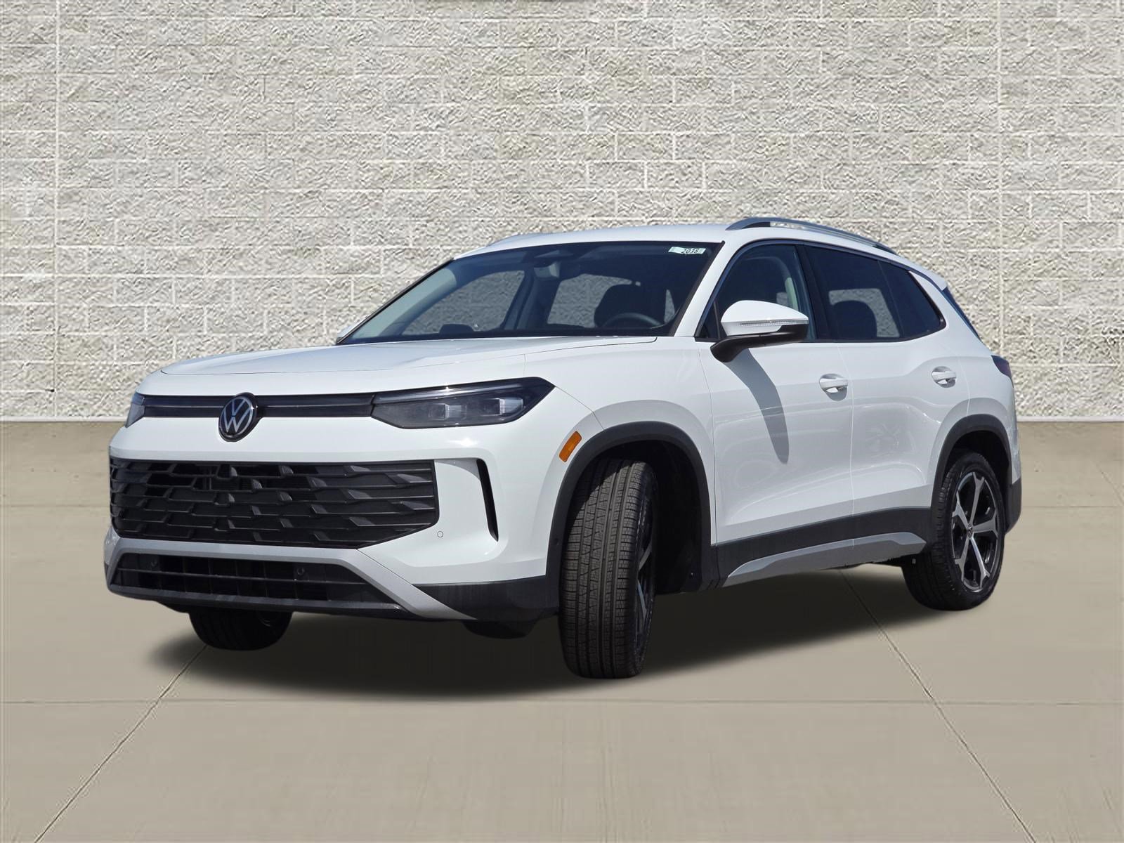 New 2026 Volkswagen Tiguan SE FWD image 3