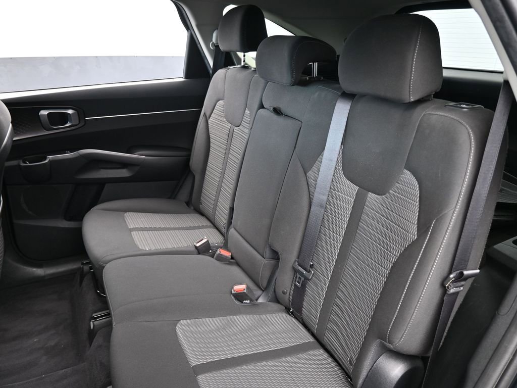 Used 2022 Kia Sorento LX image 34