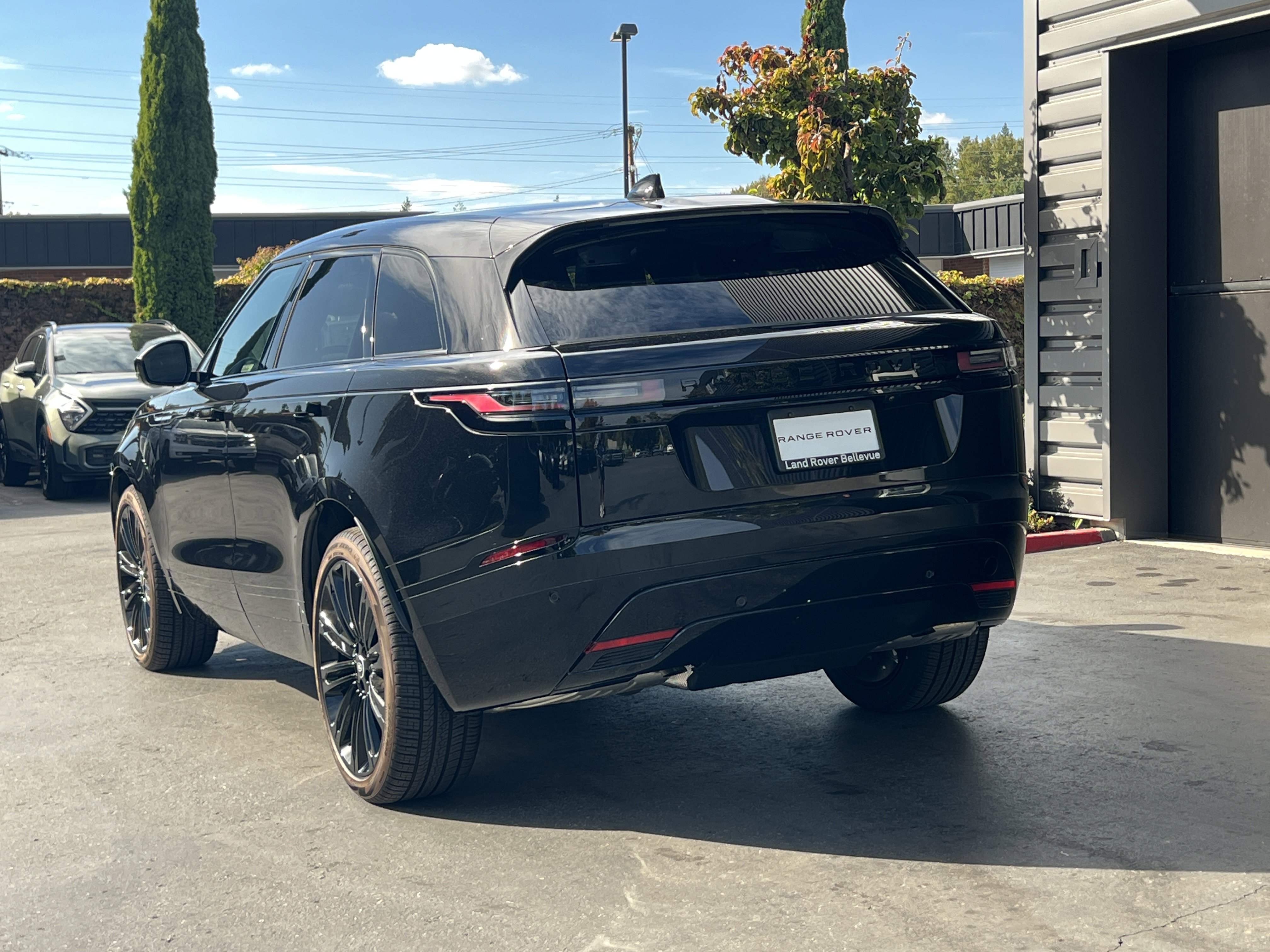 New 2025 Land Rover Range Rover Velar Dynamic SE image 28