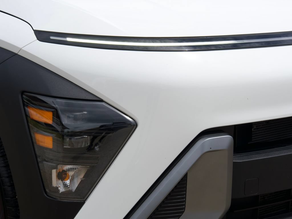 Used 2025 Hyundai Kona SEL FWD image 4