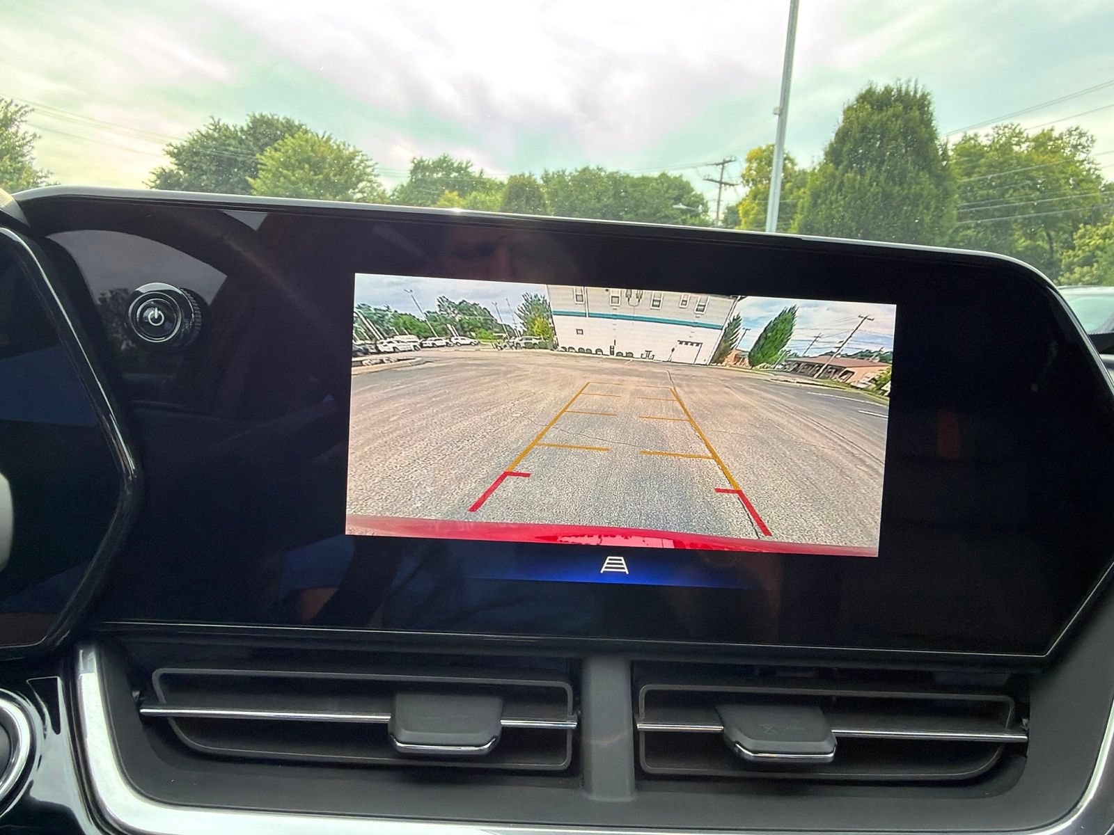 Used 2024 Chevrolet Trax RS FWD image 18
