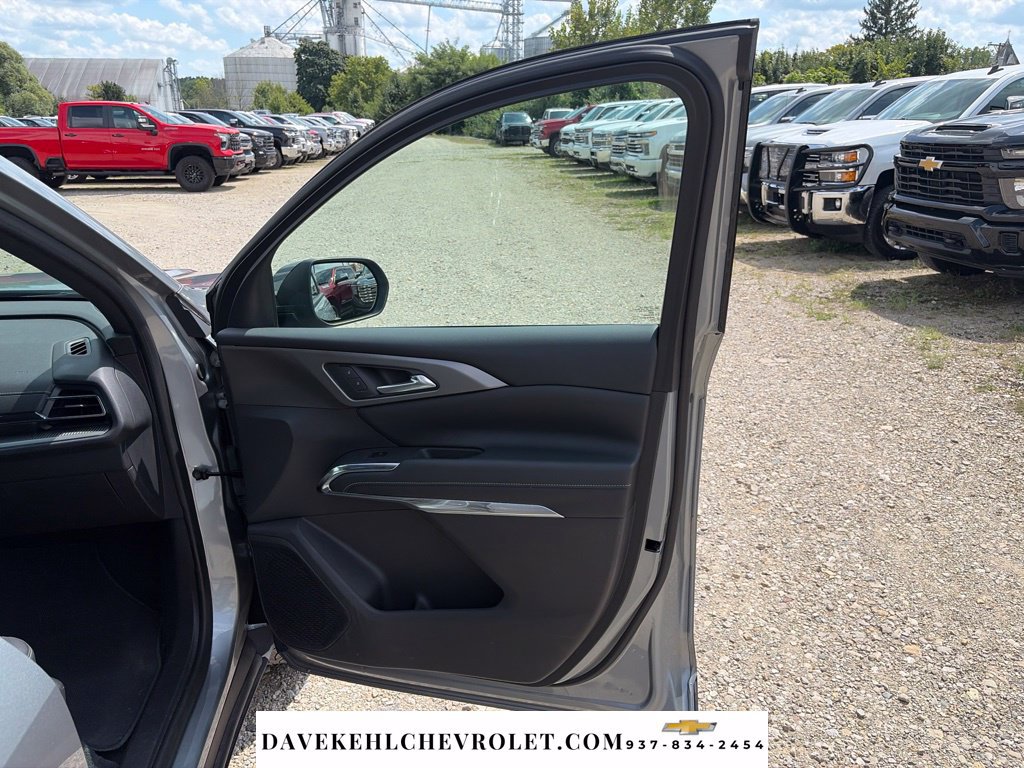 Used 2026 Chevrolet Traverse LT w/ Midnight/Sport Edition AWD/4WD image 24