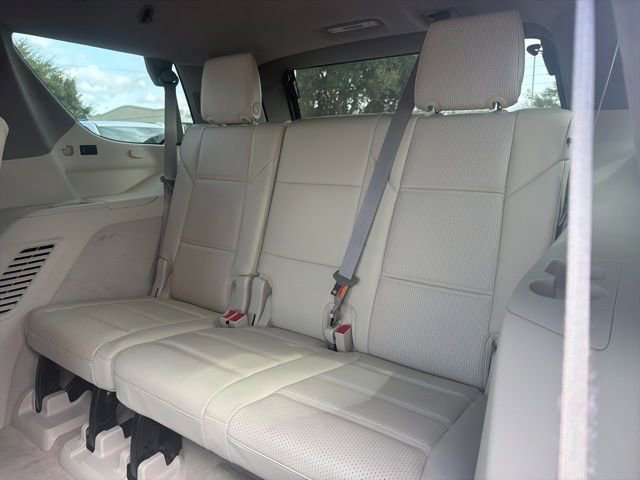 Used 2023 Cadillac Escalade Premium Luxury Platinum image 16