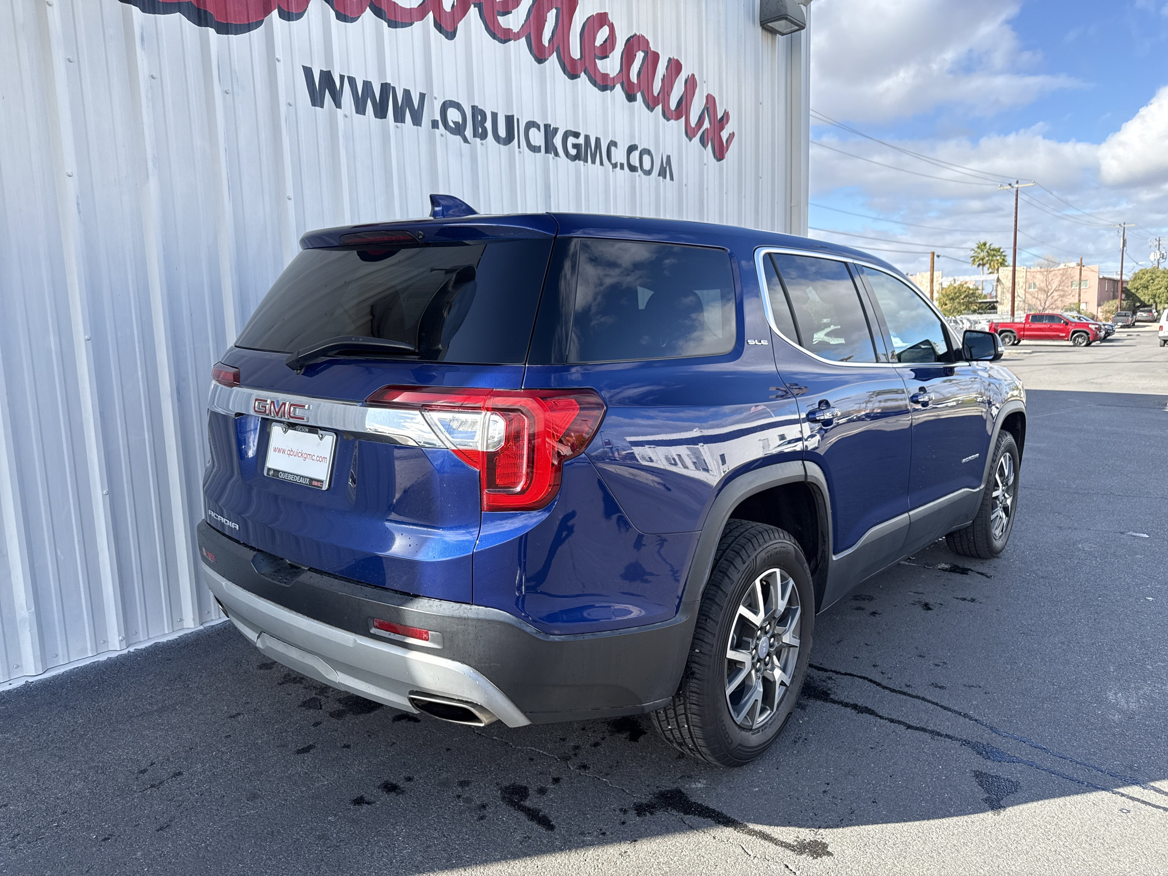Used 2023 GMC Acadia SLE image 26