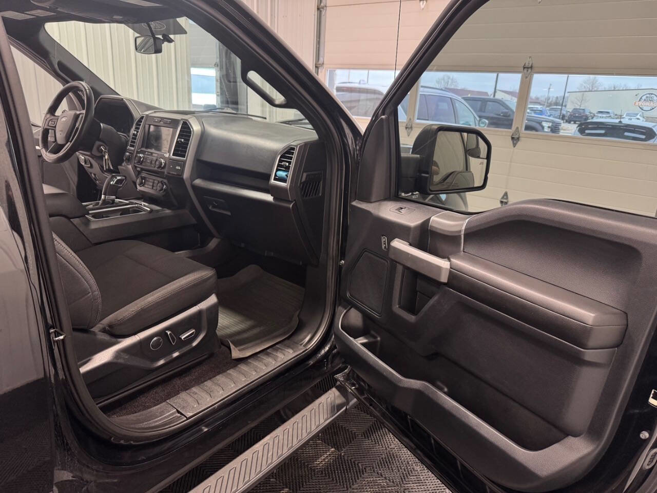 Used 2016 Ford F150 XLT w/ Equipment Group 302A Luxury image 15