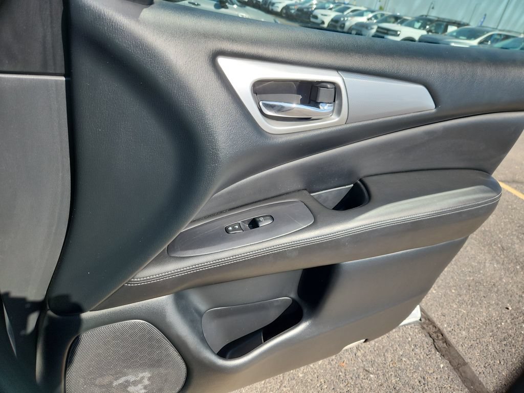 Used 2020 Nissan Pathfinder SL AWD/4WD image 14