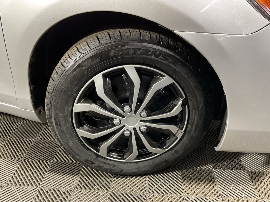 Used 2011 Toyota Camry LE image 28