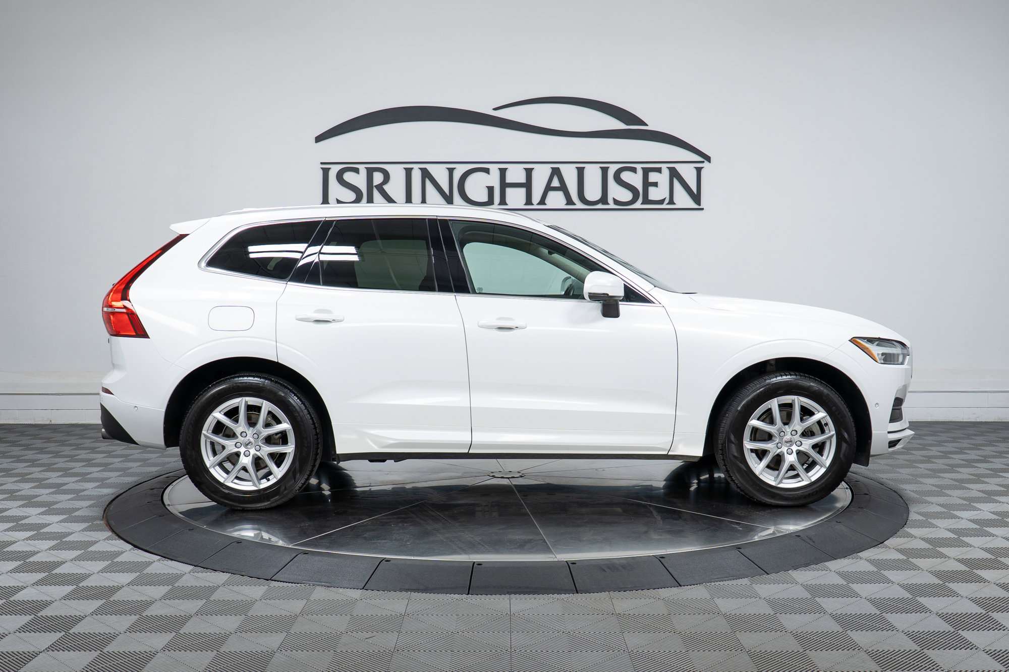 Used 2018 Volvo XC60 T5 Momentum w/ Convenience Package image 4
