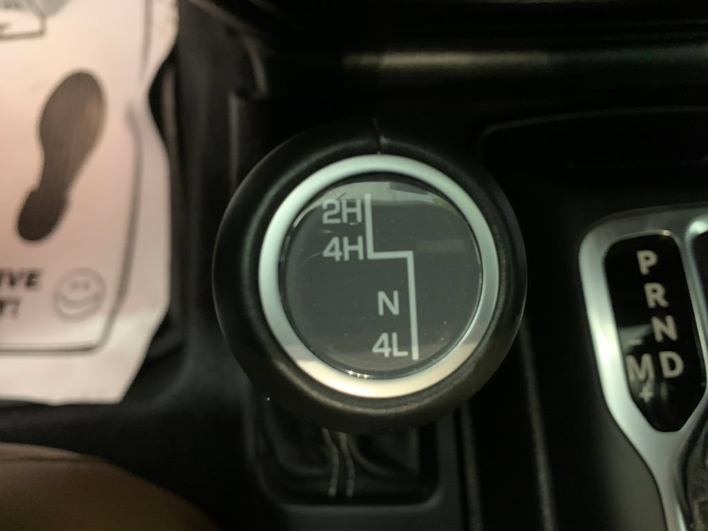 Used 2020 Jeep Wrangler Unlimited Sahara AWD/4WD image 25