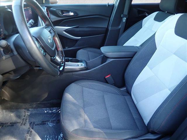 Used 2024 Chevrolet Trax RS w/ Sunroof Package image 11