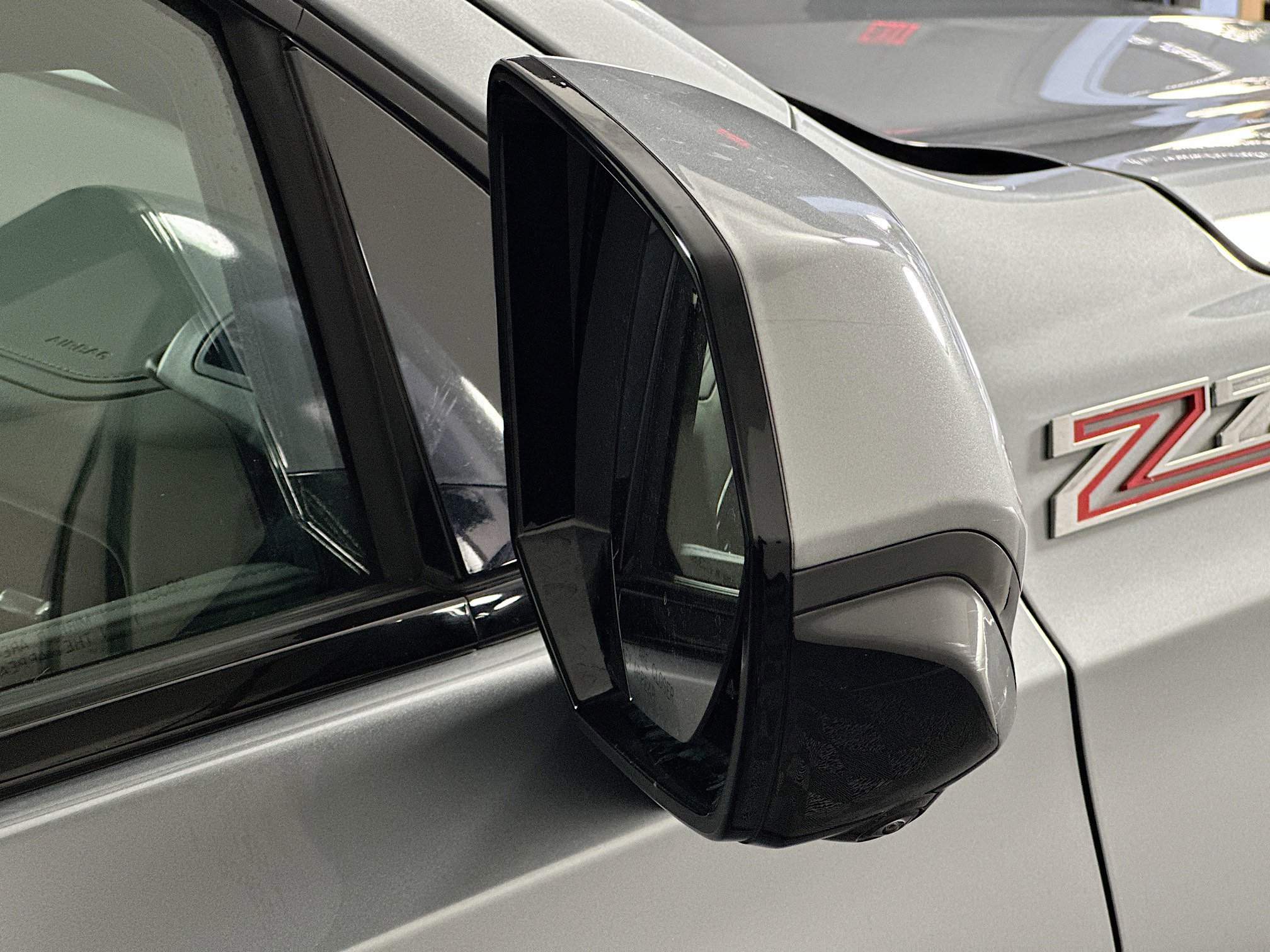 Used 2025 Chevrolet Suburban Z71 image 10