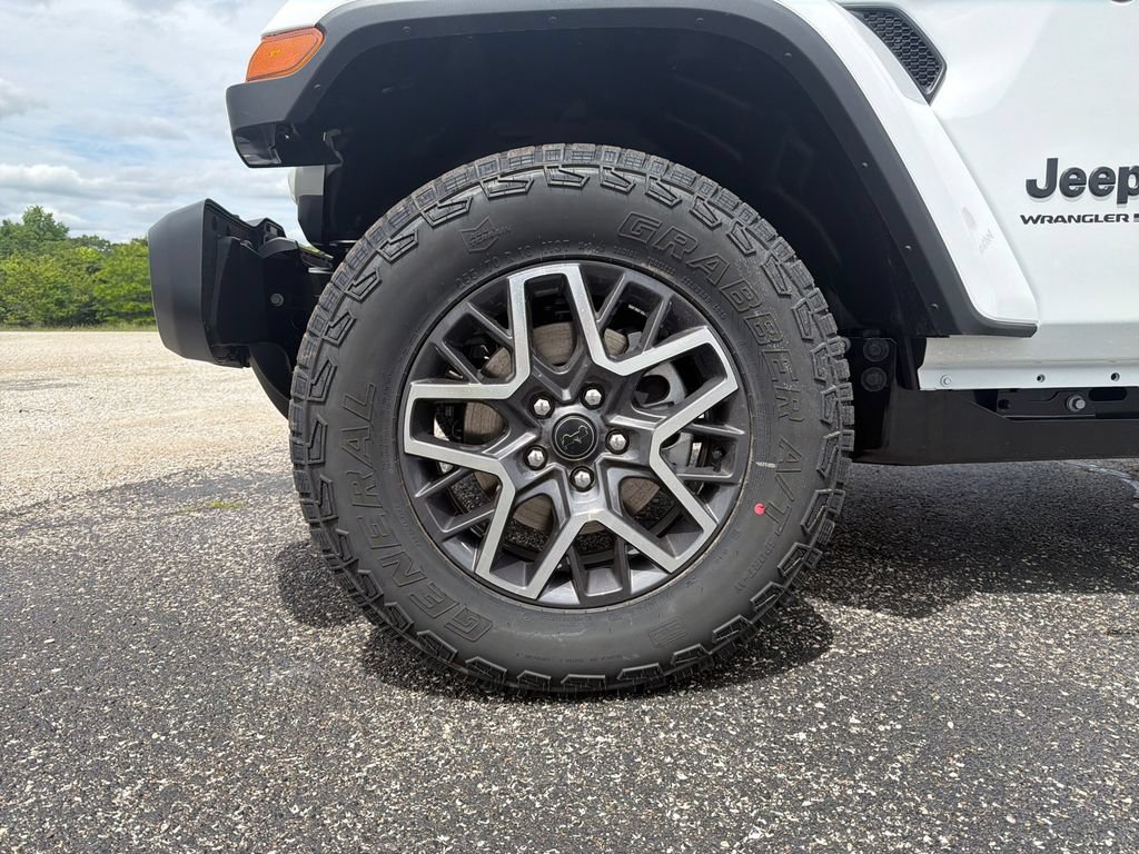 New 2026 Jeep Wrangler Unlimited Sahara w/ Technology Group AWD/4WD image 3