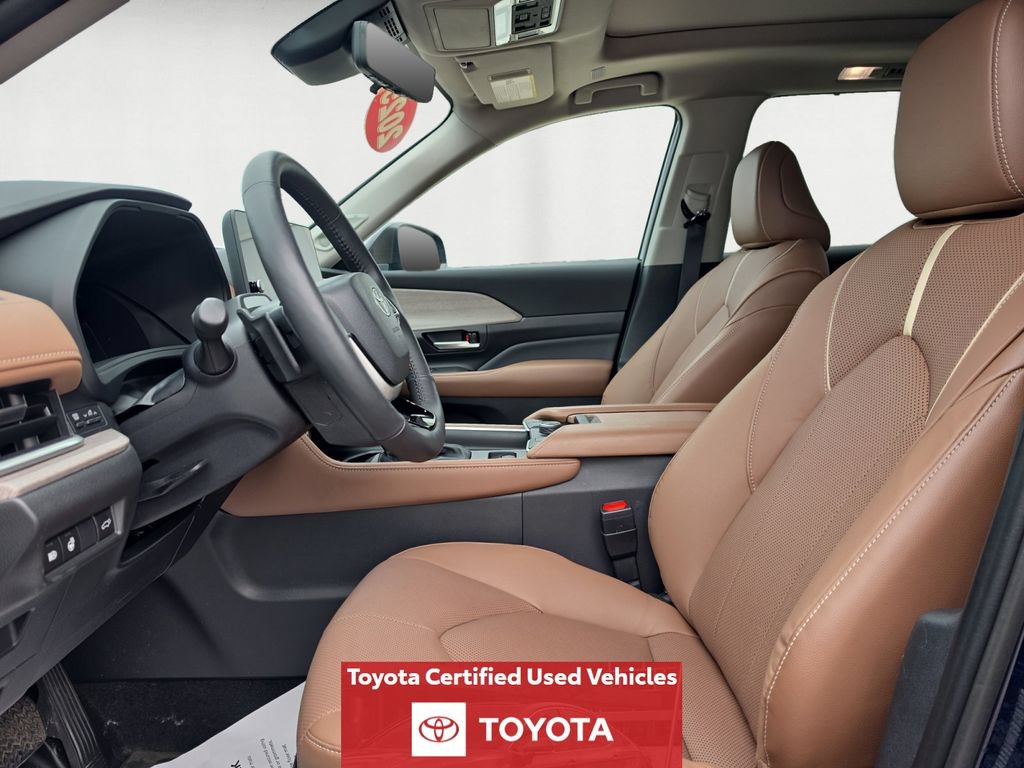 Certified 2025 Toyota Grand Highlander AWD image 11