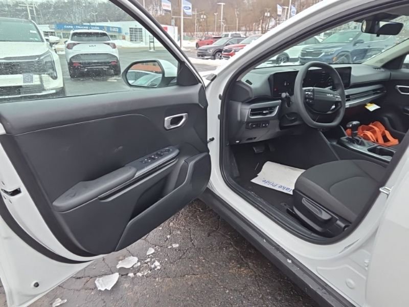 New 2026 Kia K4 LXS image 24