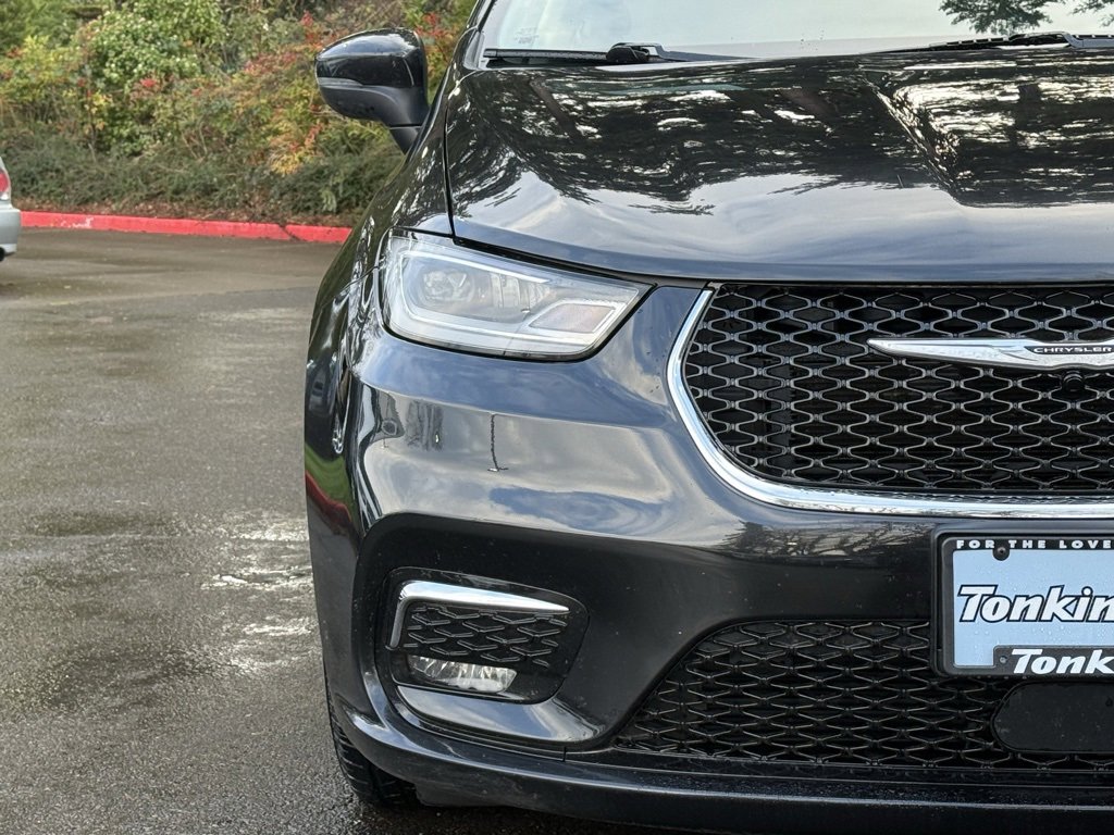 Used 2023 Chrysler Pacifica Touring-L image 4