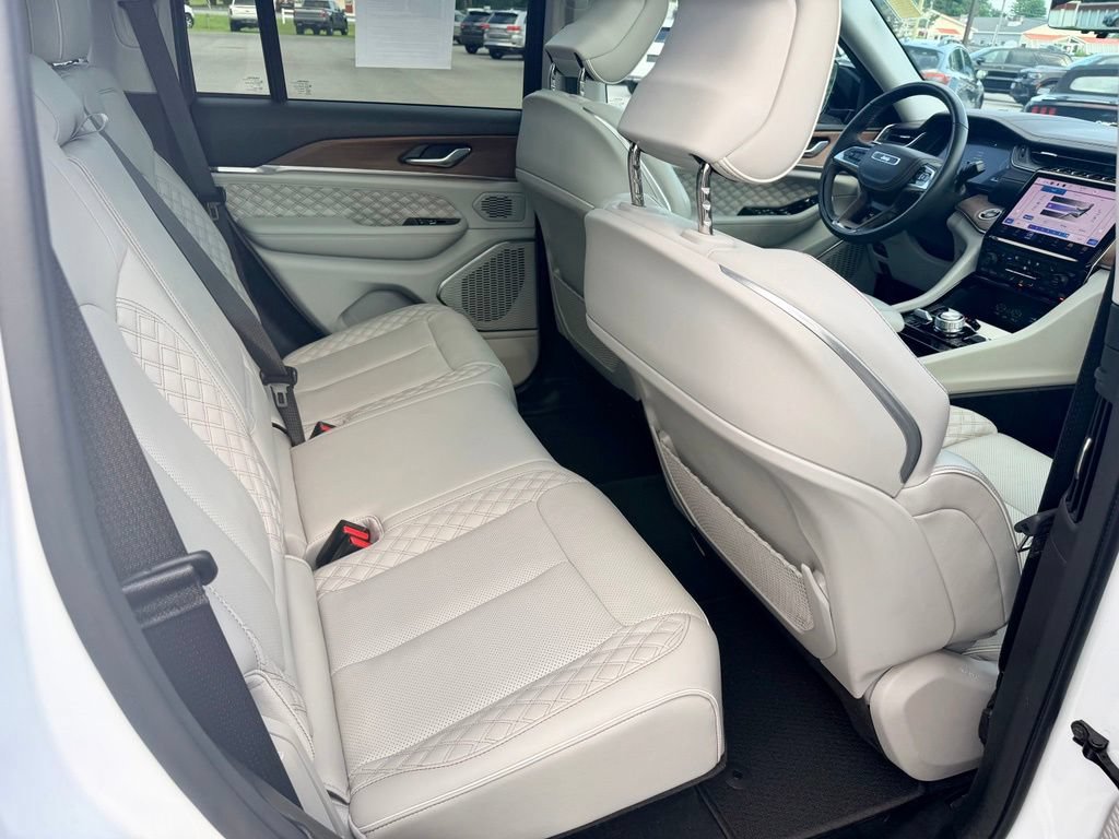 Used 2022 Jeep Grand Cherokee Summit w/ Adv Protech Group IV AWD/4WD image 12