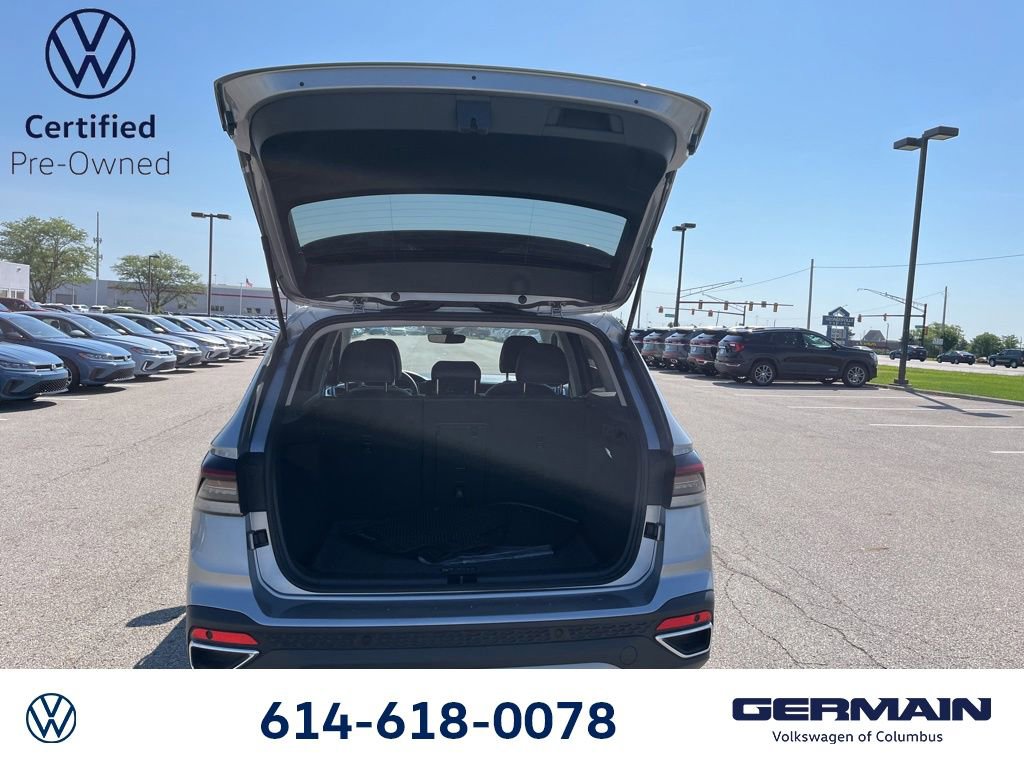 Used 2025 Volkswagen Taos SE w/ Panoramic Sunroof Package AWD/4WD image 12