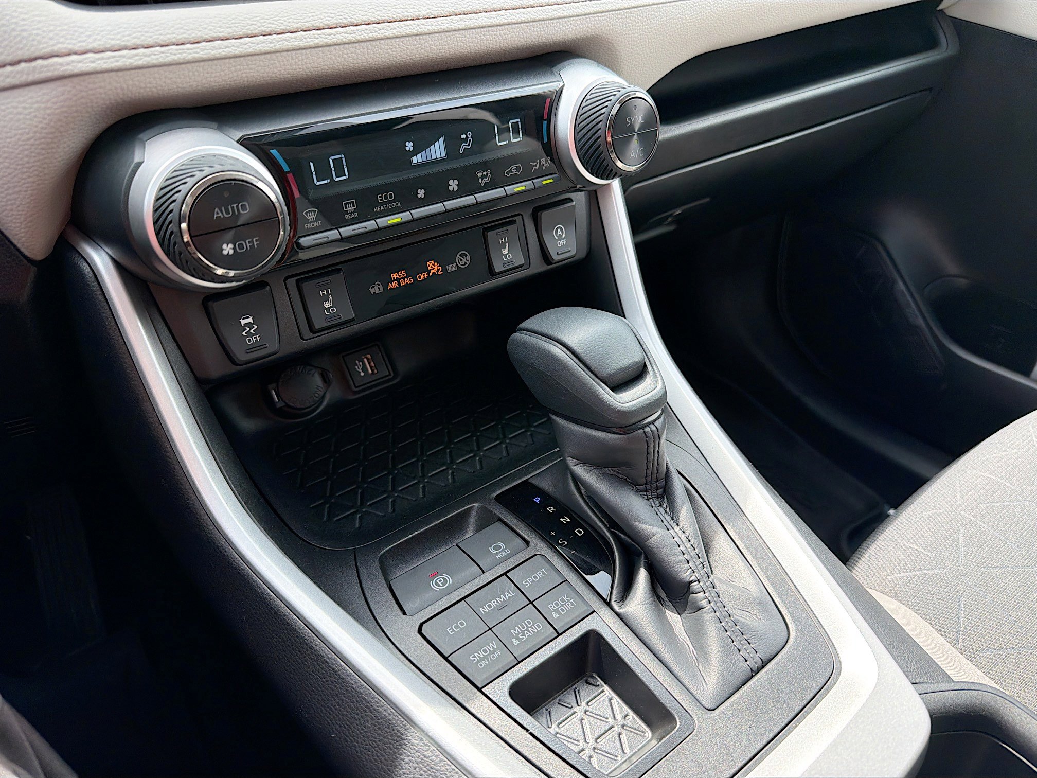 Used 2023 Toyota RAV4 XLE w/ Convenience Package AWD/4WD image 11