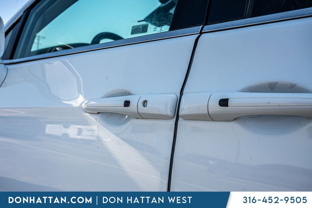 Used 2022 Chrysler Pacifica Touring-L image 31