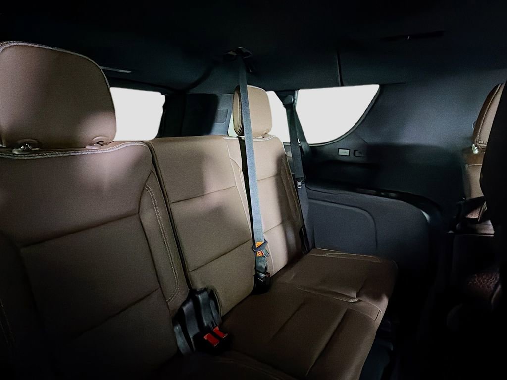 Used 2023 Chevrolet Suburban High Country RWD image 31