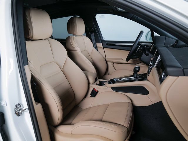 Certified 2026 Porsche Macan AWD/4WD image 11