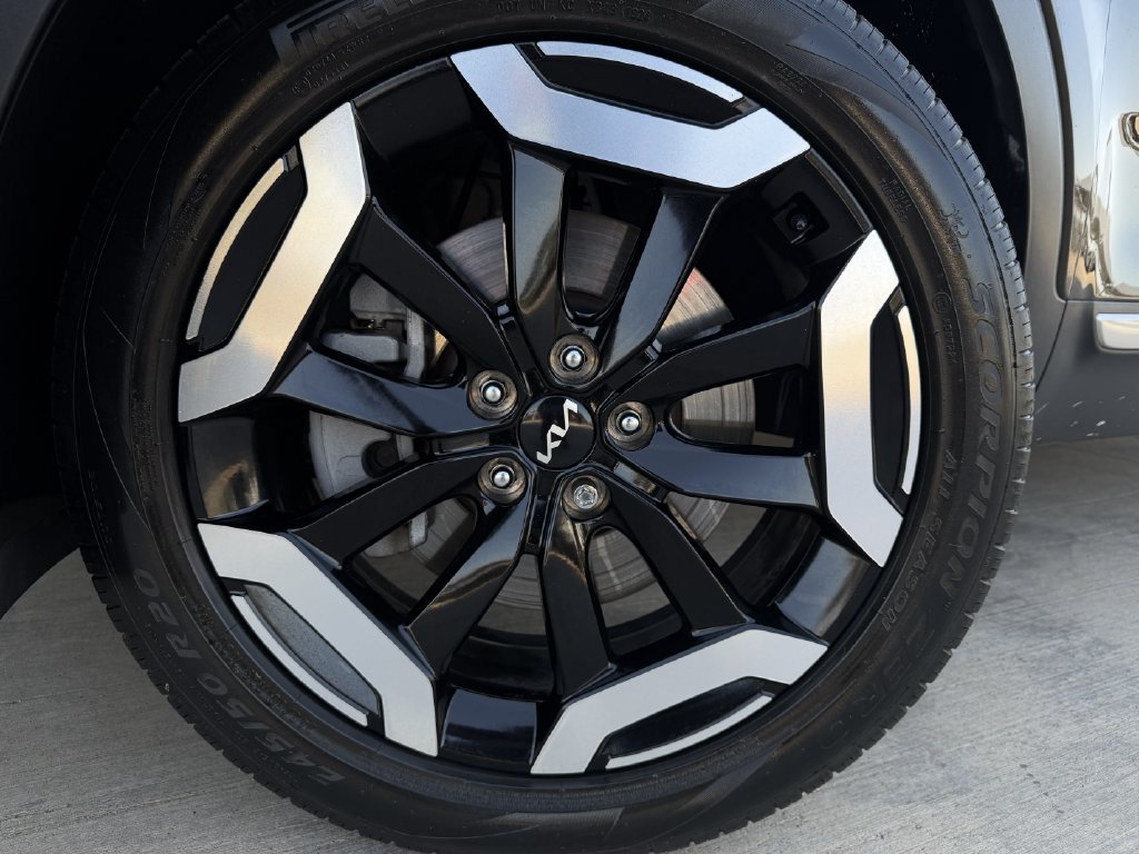 Used 2024 Kia Telluride EX w/ EX Captain's Chair Package FWD image 9