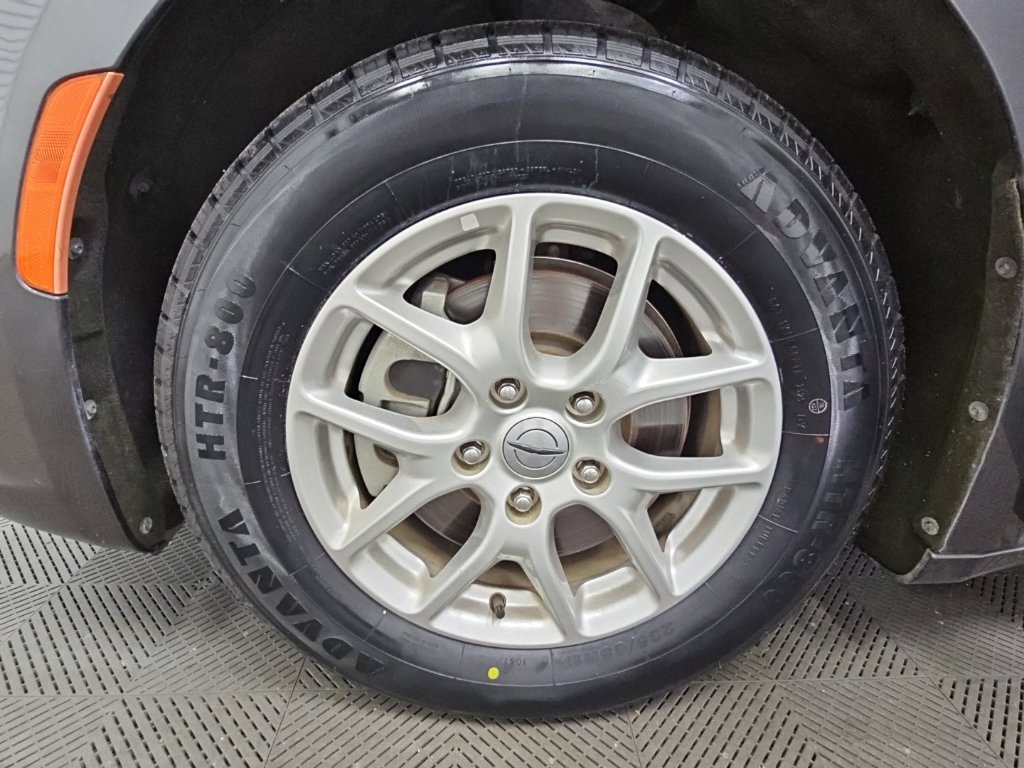 Used 2023 Chrysler Pacifica Touring-L FWD image 42