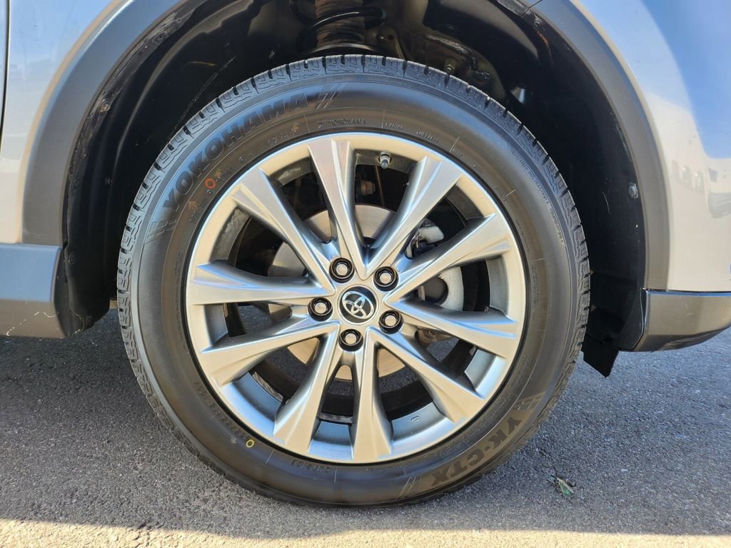 Used 2016 Toyota RAV4 Limited image 35