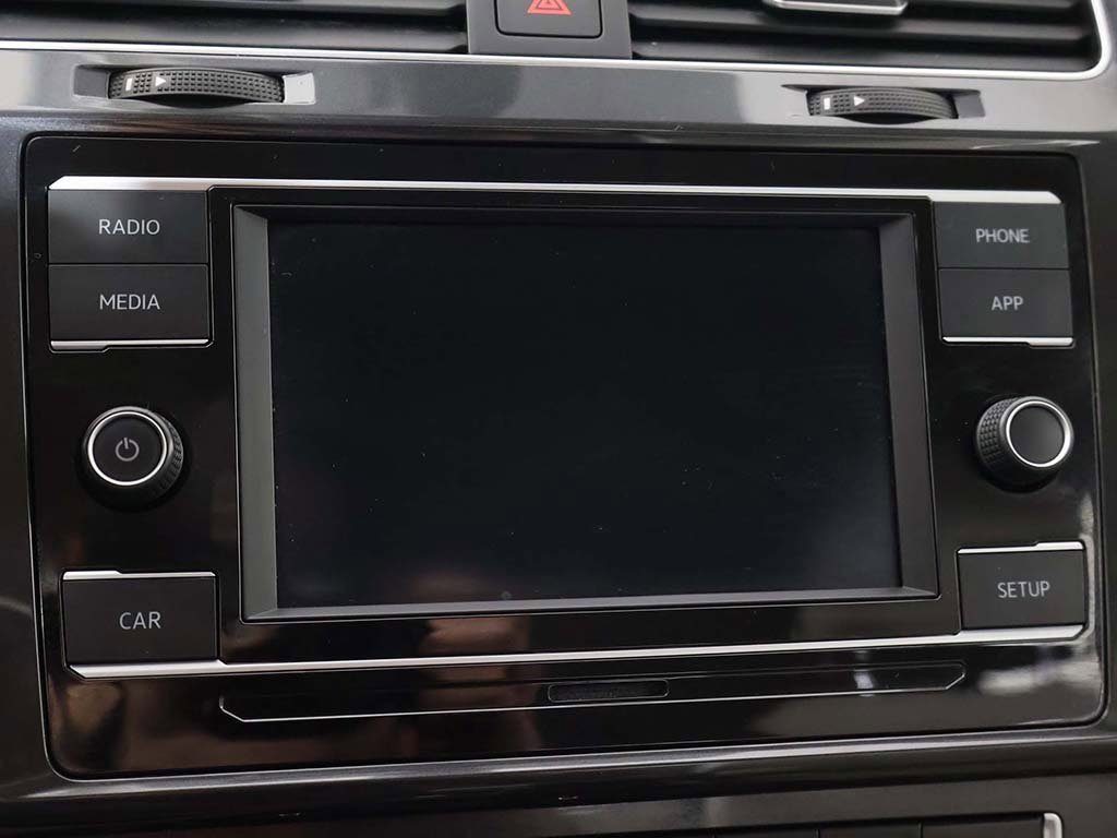 Used 2019 Volkswagen Golf S image 41