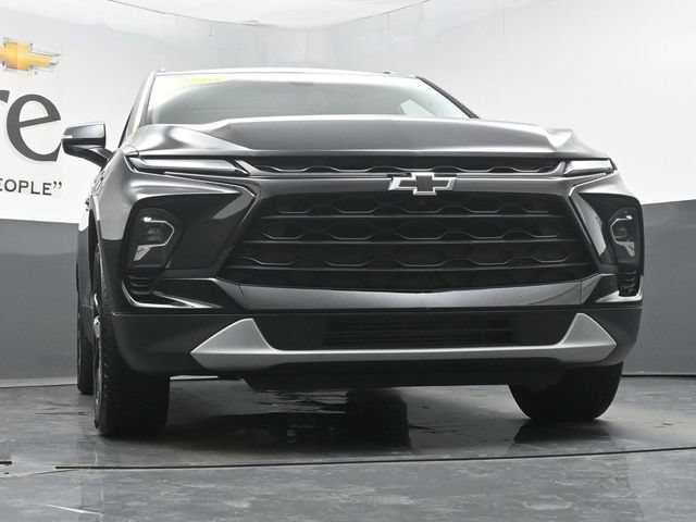 Used 2025 Chevrolet Blazer LT w/ Sound & Technology Package AWD/4WD image 3