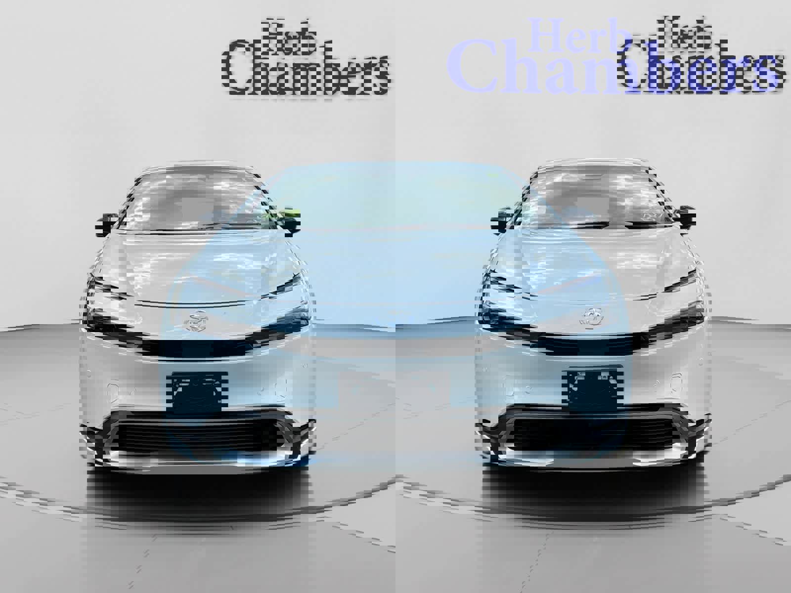 Used 2025 Toyota Prius Plug-In Hybrid image 2