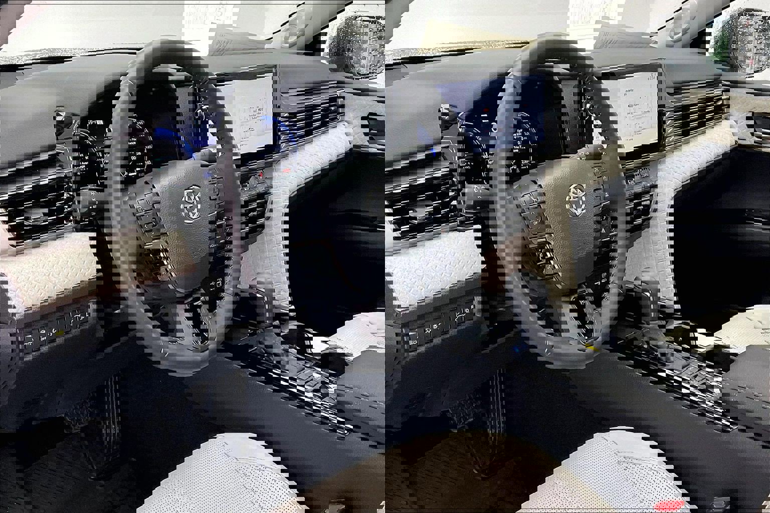 Used 2025 Toyota Camry XLE image 14