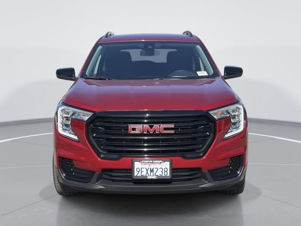 Used 2023 GMC Terrain SLE w/ Elevation Edition image 2