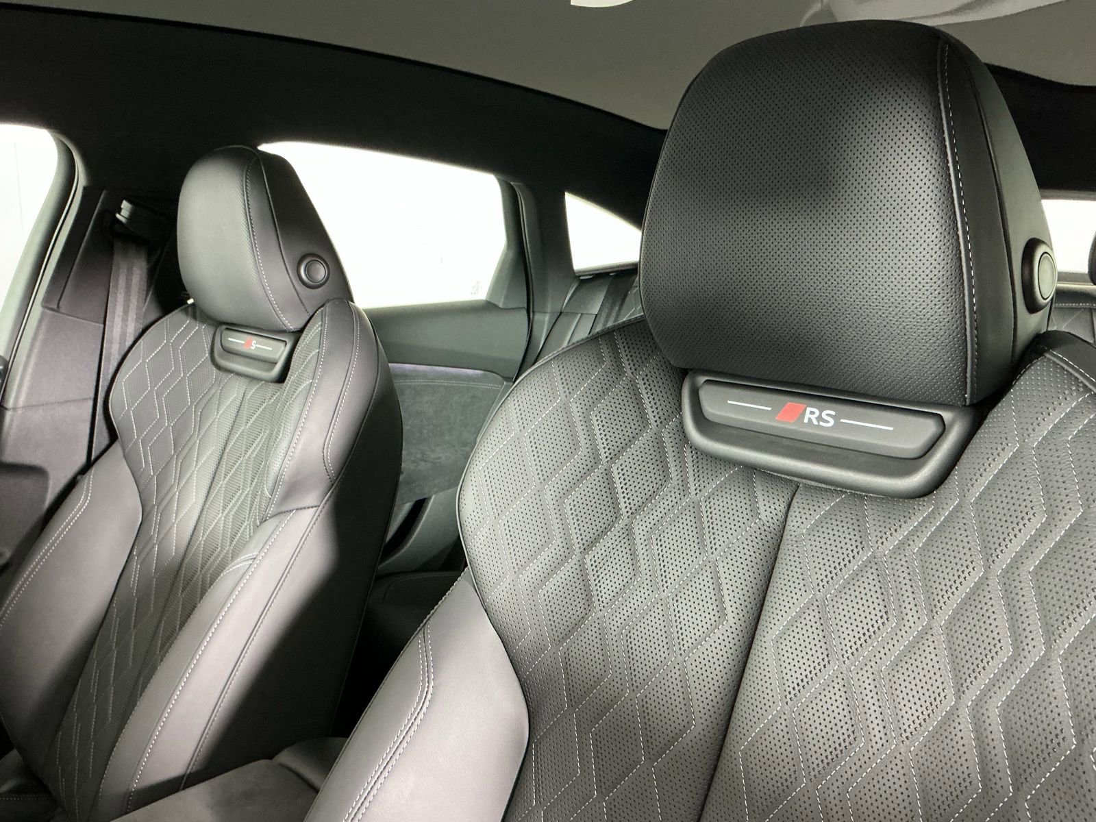 New 2025 Audi S6 e-tron Premium Plus AWD/4WD image 15