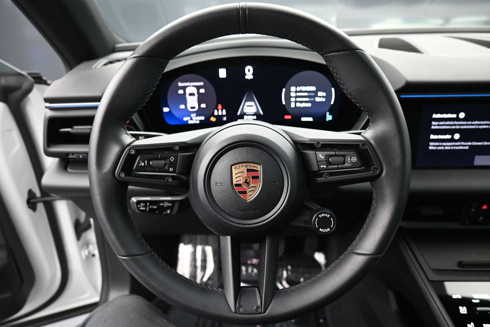 Certified 2025 Porsche Macan Electric RWD image 9