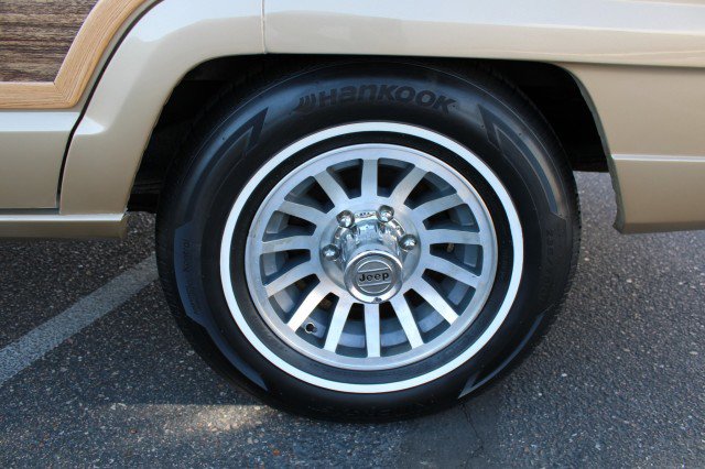 Used 1990 Jeep Grand Wagoneer image 86