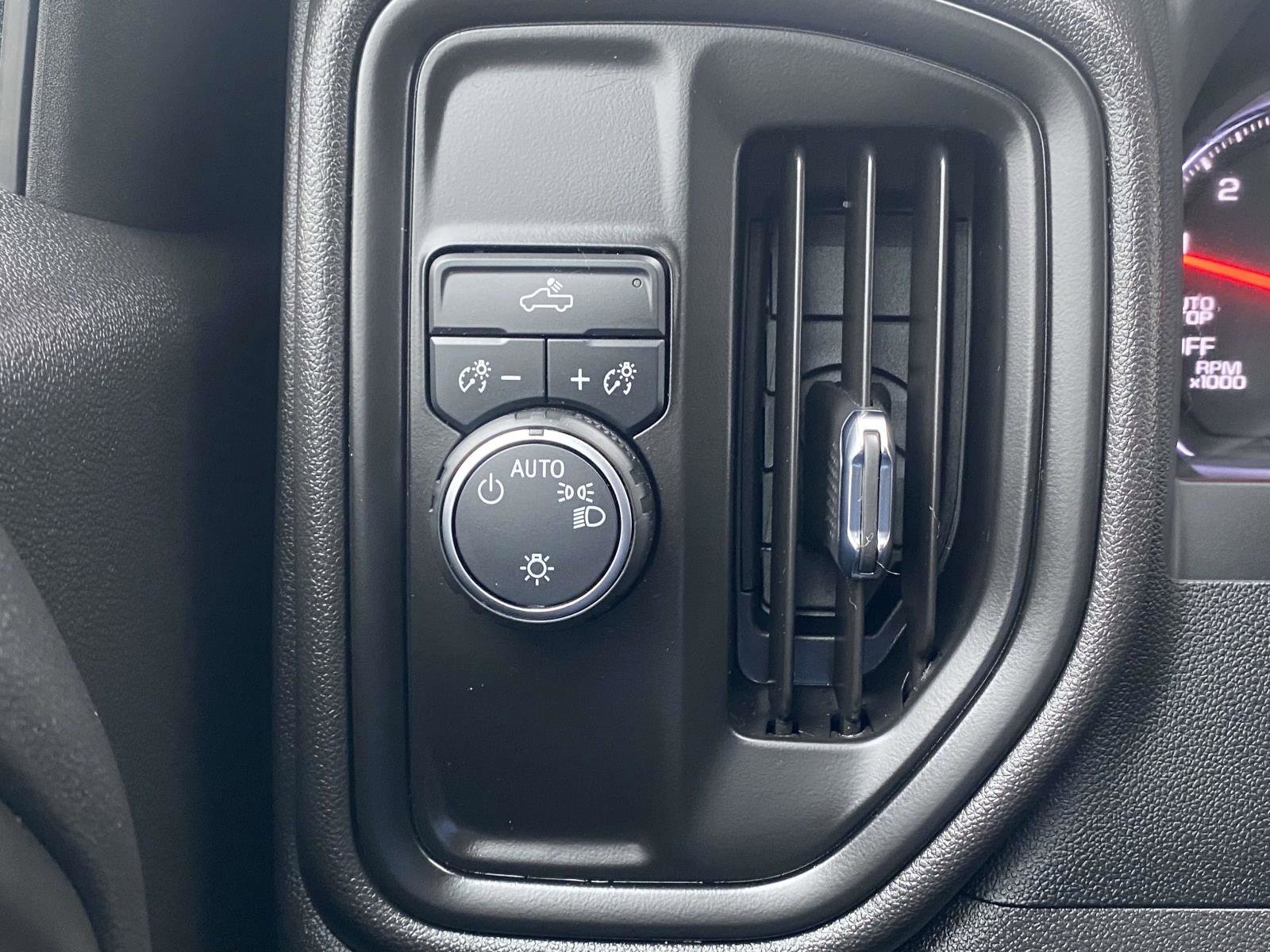 Used 2024 Chevrolet Silverado 1500 Custom image 19