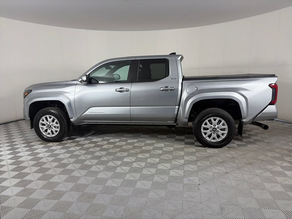 Used 2024 Toyota Tacoma SR5 AWD/4WD image 4