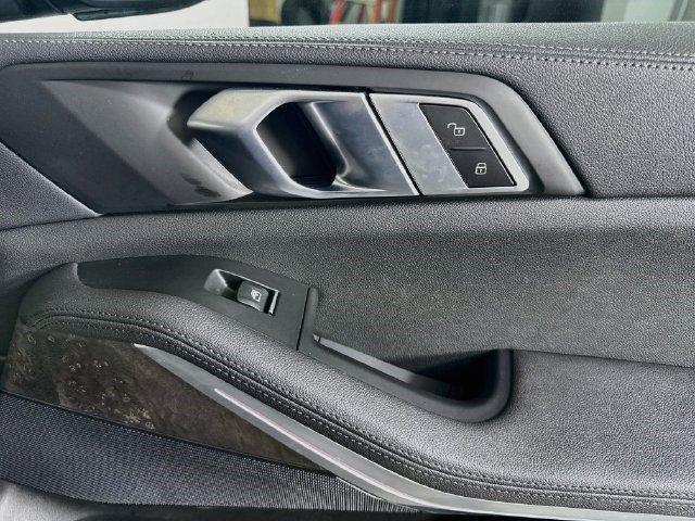 Used 2022 BMW X5 sDrive40i w/ Parking Assistance Package RWD image 30