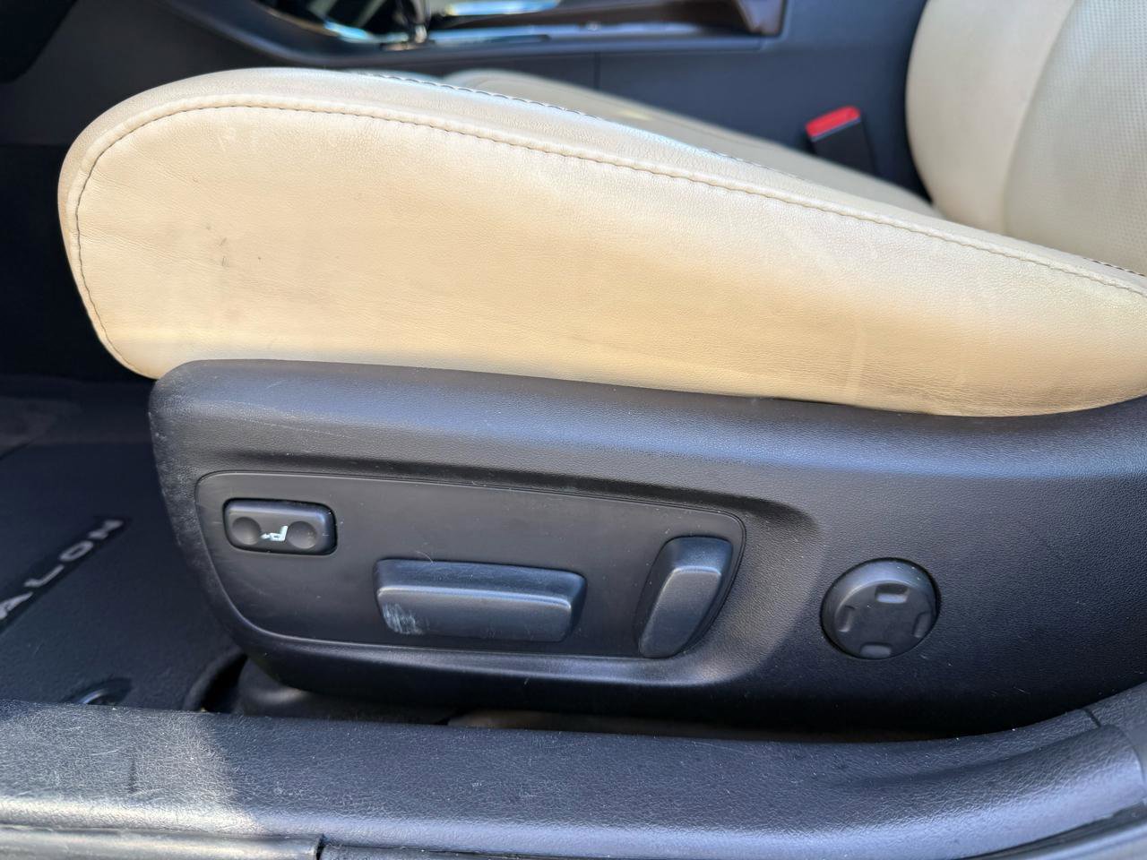 Used 2013 Toyota Avalon Limited image 10