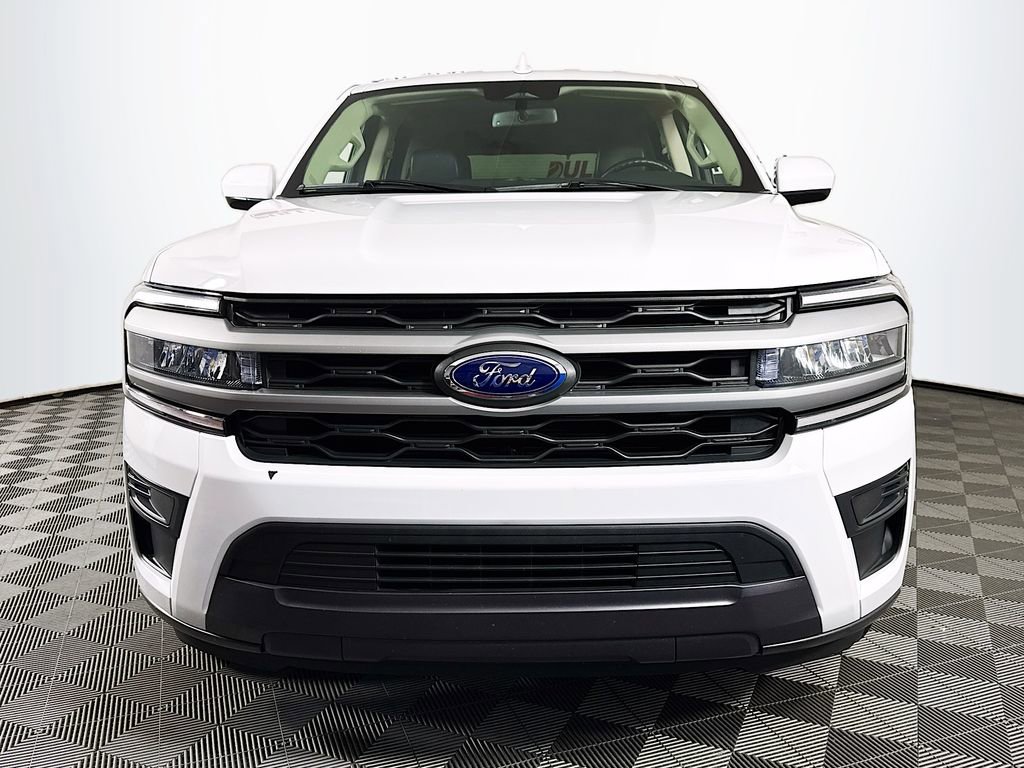 Used 2024 Ford Expedition XLT image 2