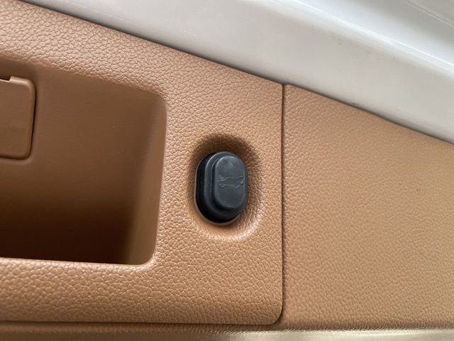 Used 2016 Cadillac Escalade Platinum image 18