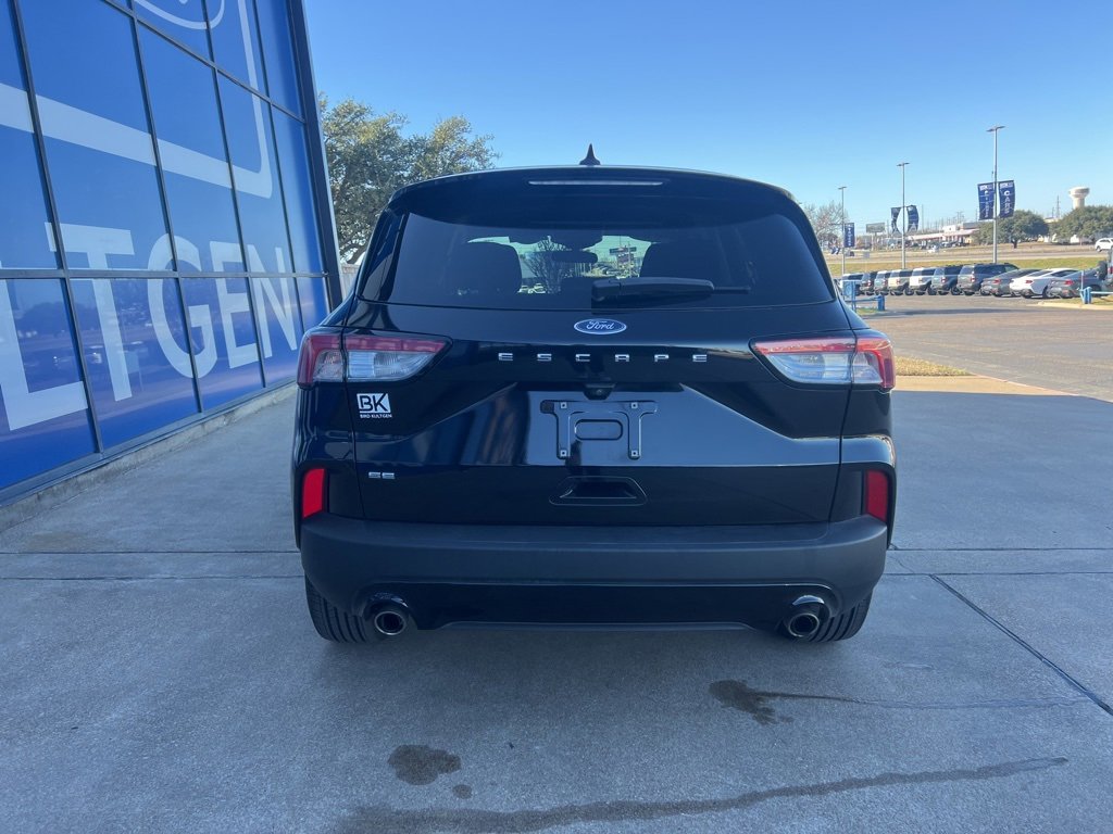 Used 2022 Ford Escape SE w/ SE Sport Appearance Package image 6