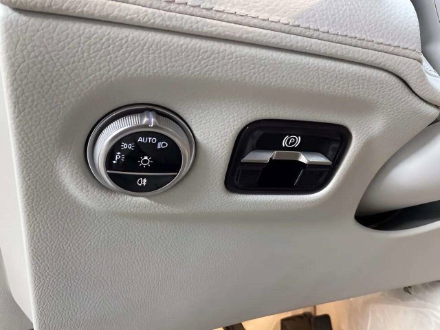 Used 2023 Mercedes-Benz EQS 450+ SUV image 25