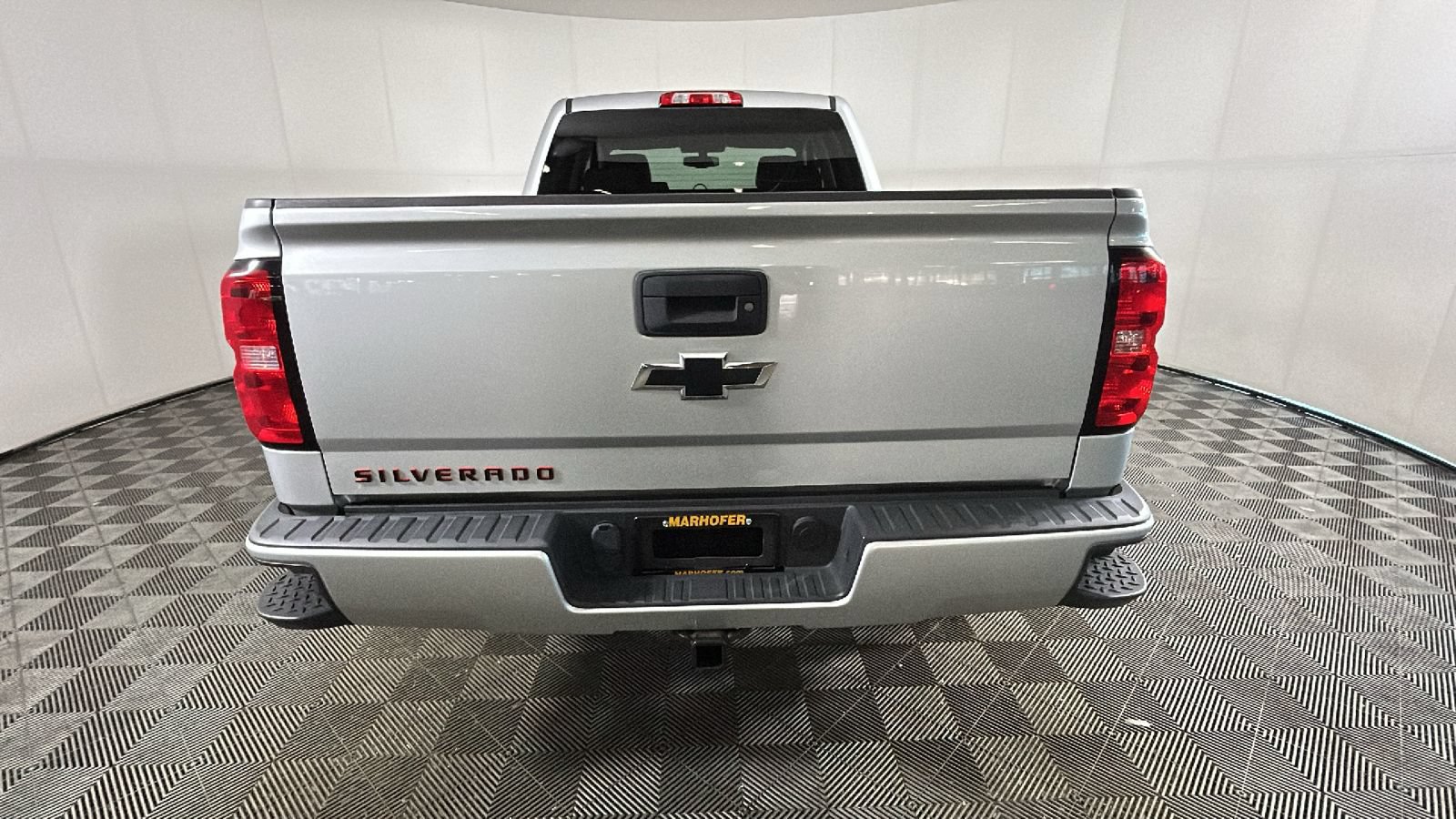 Used 2018 Chevrolet Silverado 1500 LT w/ Redline Edition AWD/4WD image 4