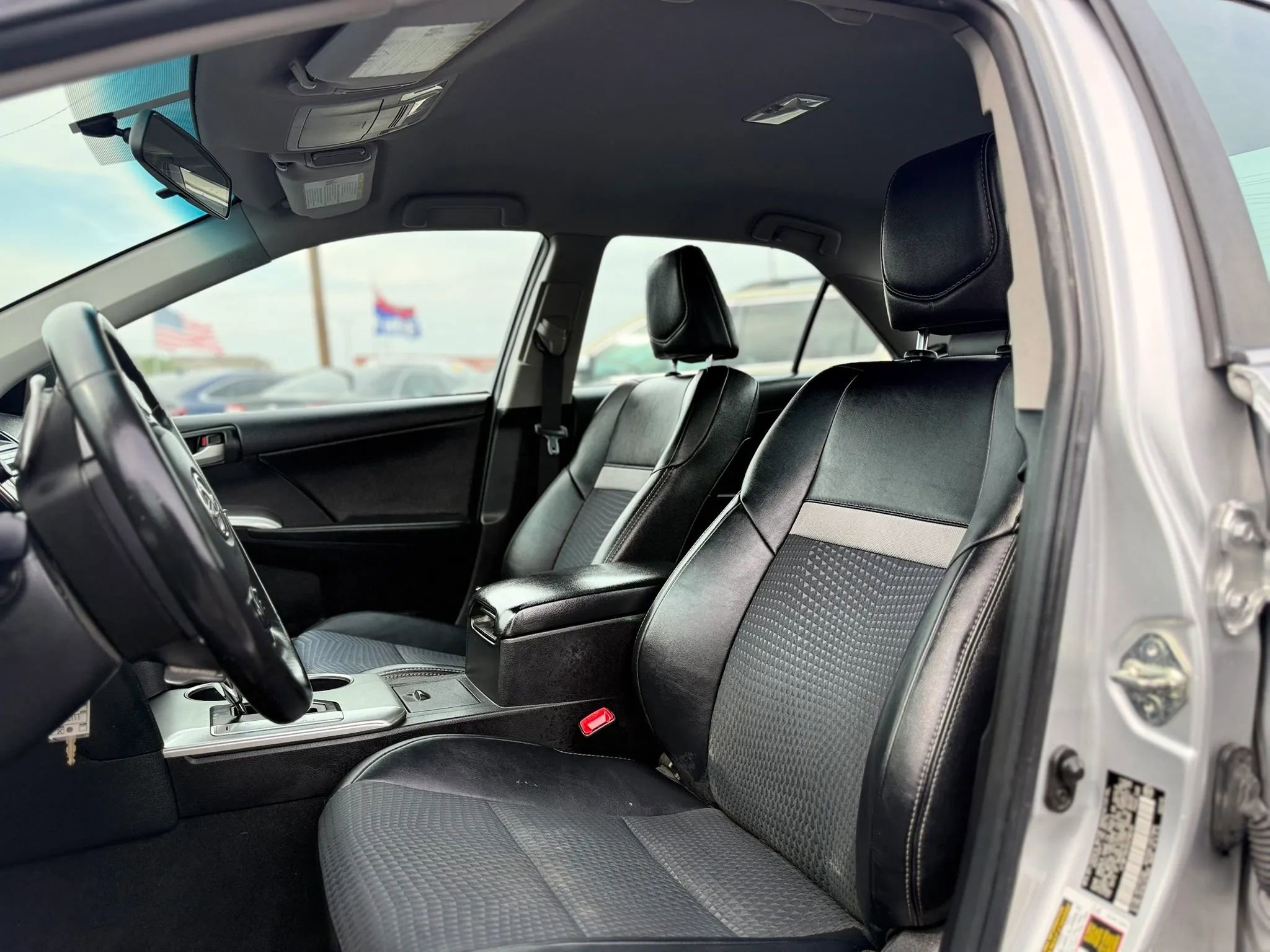 Used 2014 Toyota Camry SE FWD image 10