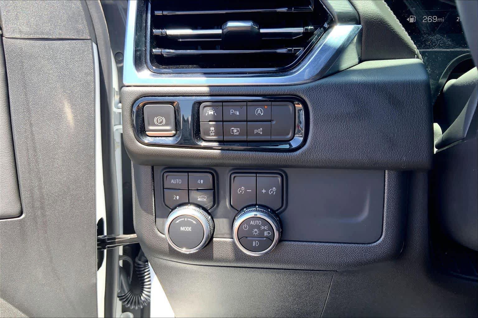 Used 2025 GMC Yukon XL Denali AWD/4WD image 36