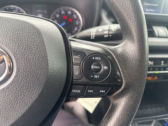 Used 2022 Toyota RAV4 LE image 12